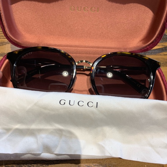 Gucci Sunglasses - Picture 2 of 5